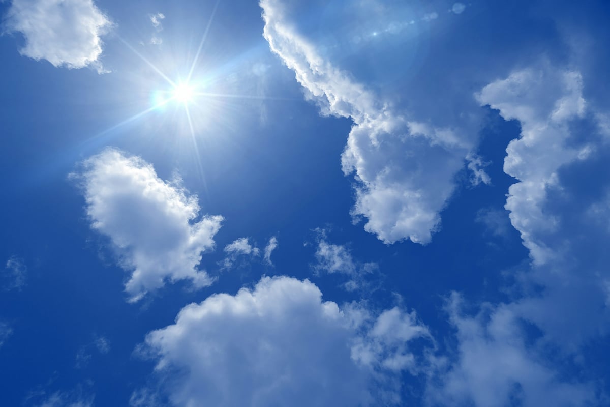 Extreme solar thermal load: direct solar irradiance under an open sky — the solar flux that building envelopes must withstand under super-El Niño conditions across Europe