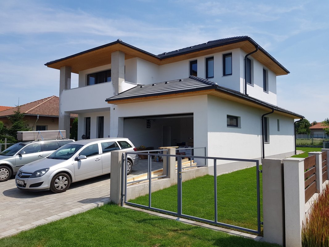 Two-storey modern private dwelling façade with GWR NANO INSULATION® coating, Pest County — white render, pre-completion state